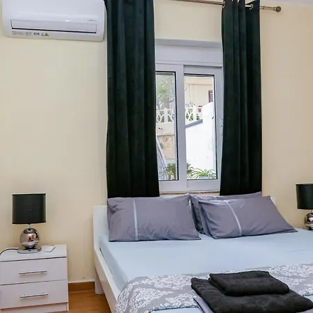 בית אירוח Lana's House